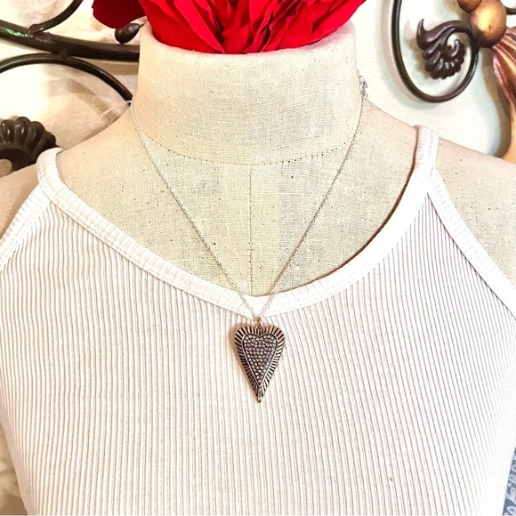 Stainless steel & rhinestones heart pendant with a no tarnish silver plate chain - Picture 4 of 16